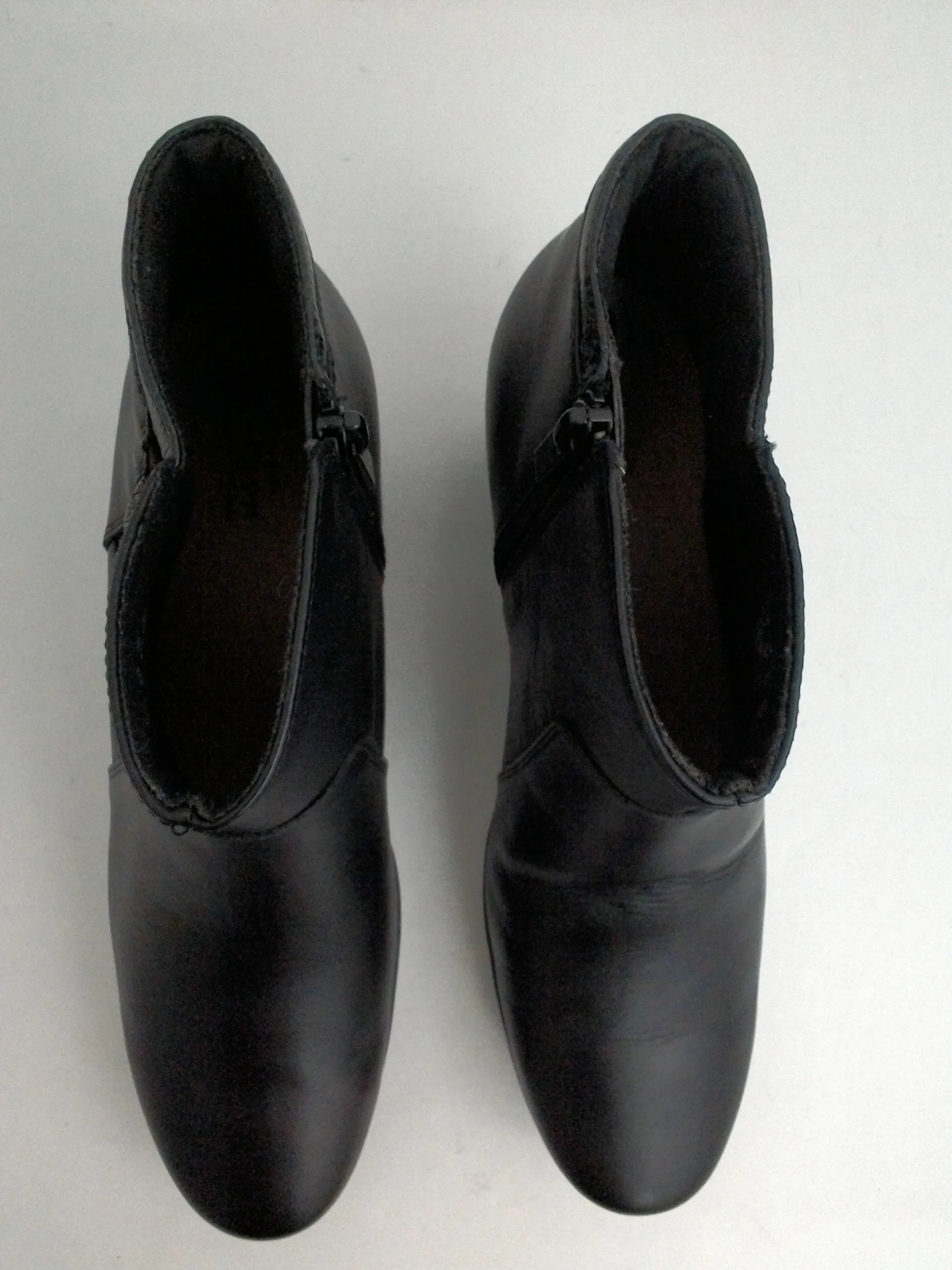 Clarks Women's Black Booties Size 9.5 M