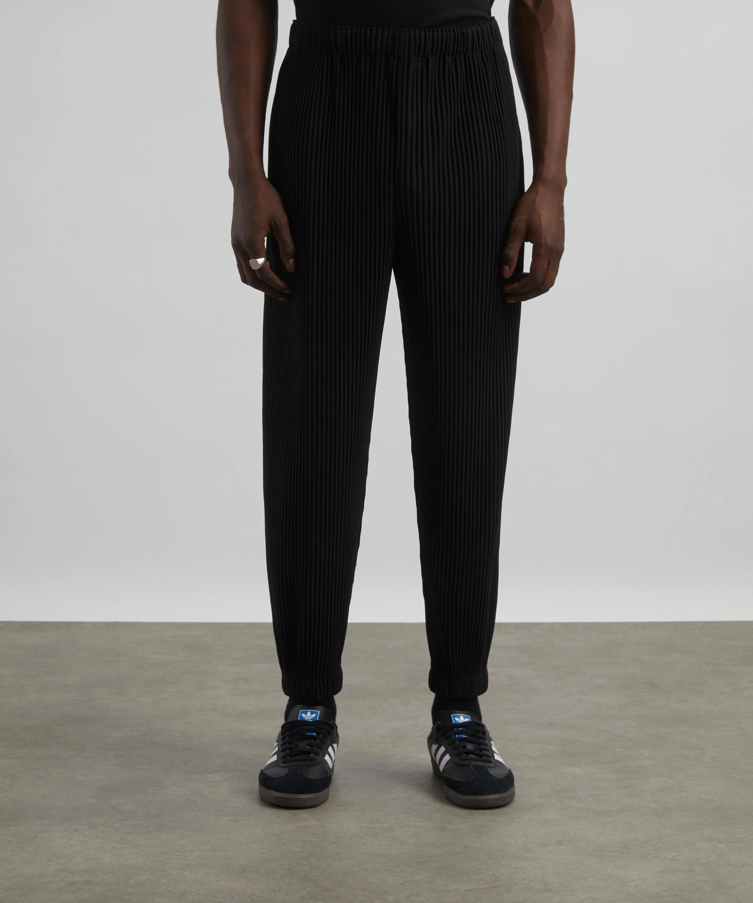 MC JUNE Pleated Trousers