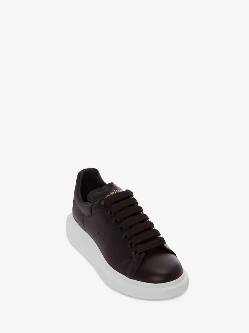 Men's Oversized Sneaker in Black