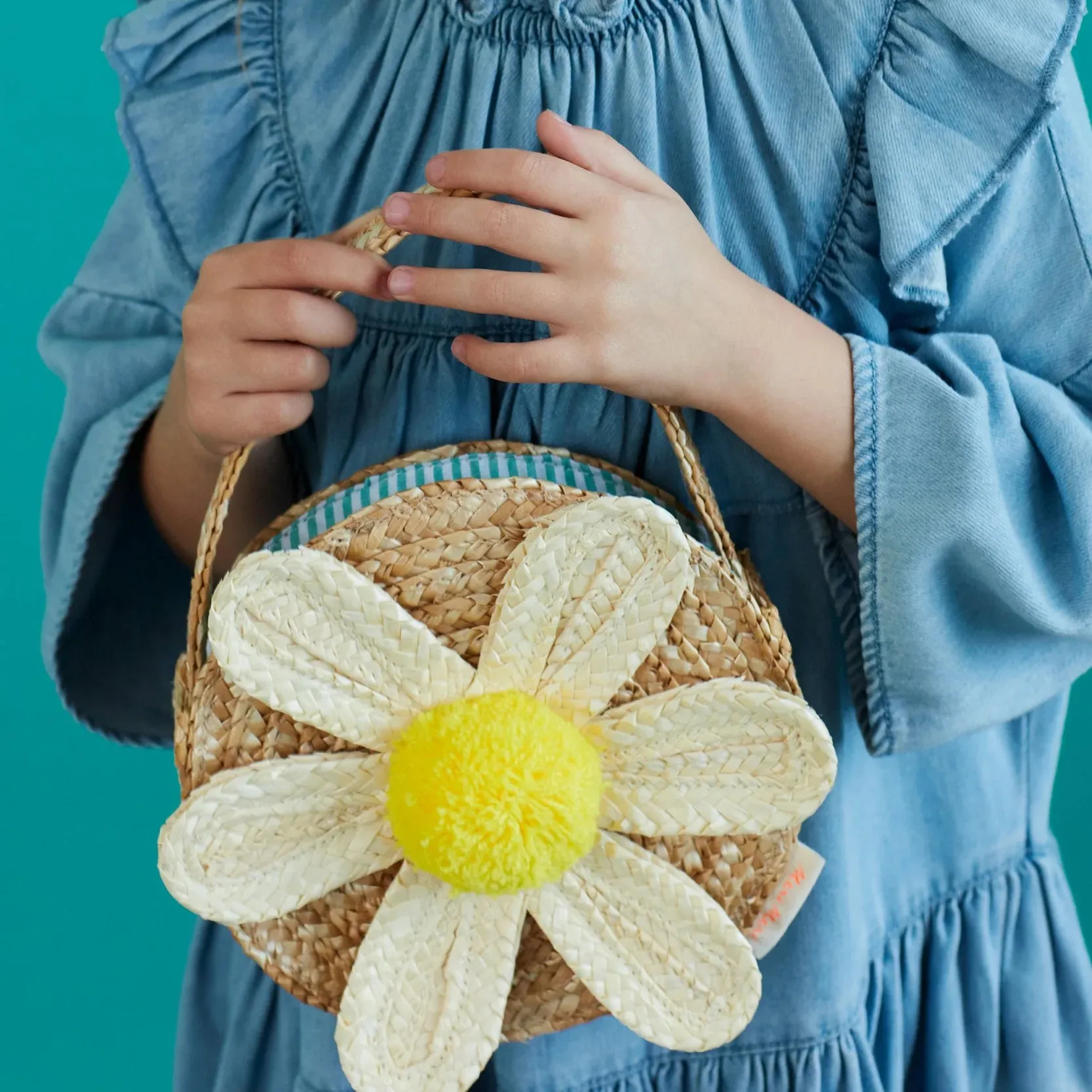 White Daisy Straw Bag